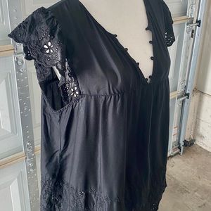 Lace Accent Tee 👚💜